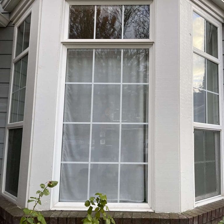 Clean-bay-window